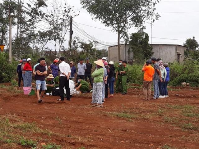 Thi thể trẻ sơ sinh còn nguyên dây rốn bị bỏ trong thùng rác bên đường