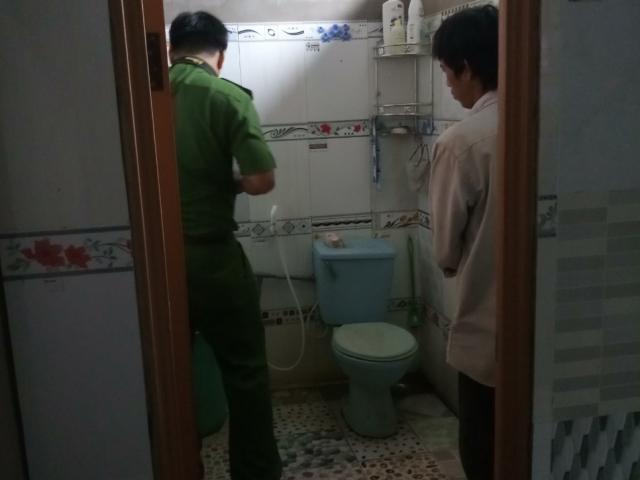 Người mẹ “chết đứng” khi thấy bé gái 3 tuổi tử vong trong bồn nước