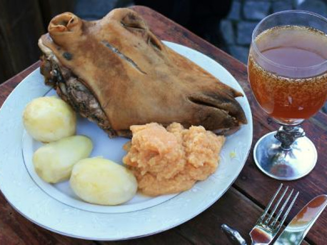 Món ăn làm từ đầu cừu của người Na Uy khiến nhiều thực khách “khóc thét” vì vẻ ngoài kỳ dị
