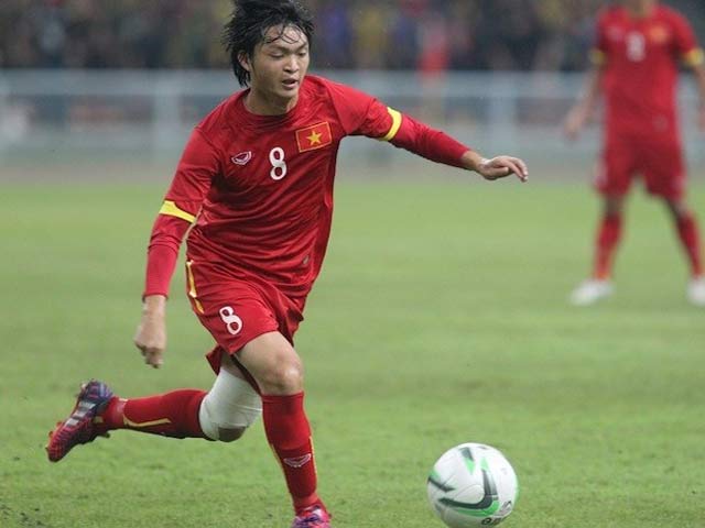 Tiền vệ Tuấn Anh tuyển Việt Nam ưa mặc lãng tử như sao Hàn Quốc