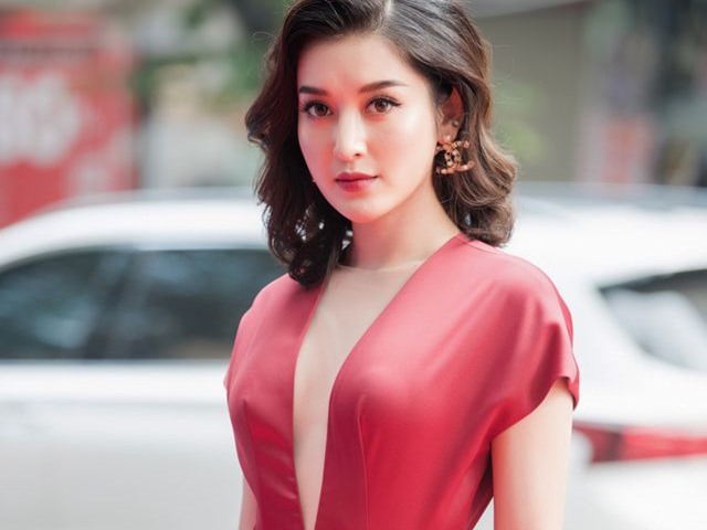 Á hậu Việt được khen là "quốc bảo mỹ nữ" bị hiểu nhầm hớ hênh vì lỗi váy áo