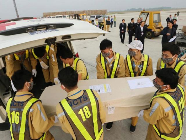 Đưa 16/39 thi hài/di hài người Việt tử vong trong container ở Anh về nước