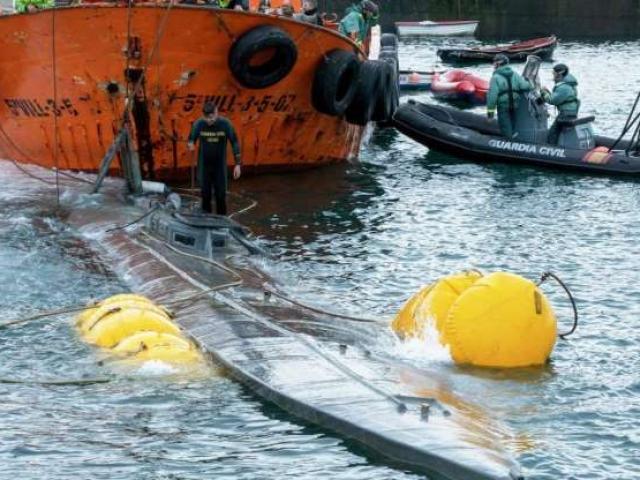 Phát hiện, tóm gọn tàu ngầm đầu tiên chở ma túy xuyên Đại Tây Dương