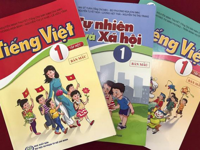 Cả ngày học chữ, luyện viết…con chán chường, mệt mỏi Cả ngày học chữ, luyện viết…con chán chường, mệt mỏi