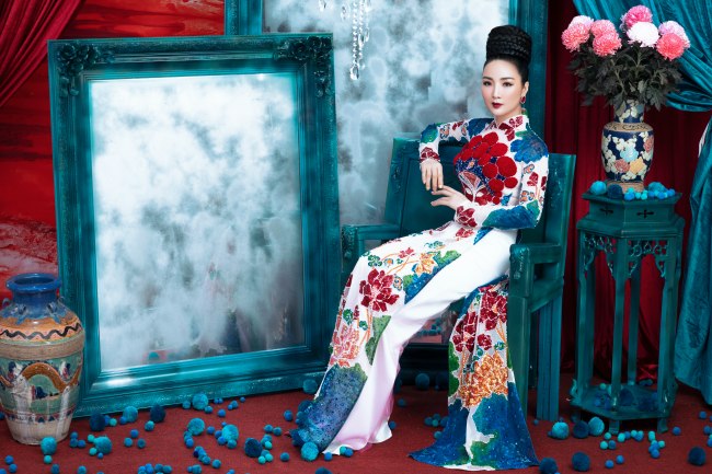 Hoa hậu Đền Hùng đẹp như tranh vẽ trong thiết kế áo dài đính kết - 2