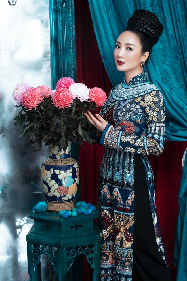 Hoa hậu Đền Hùng đẹp như tranh vẽ trong thiết kế áo dài đính kết - 3