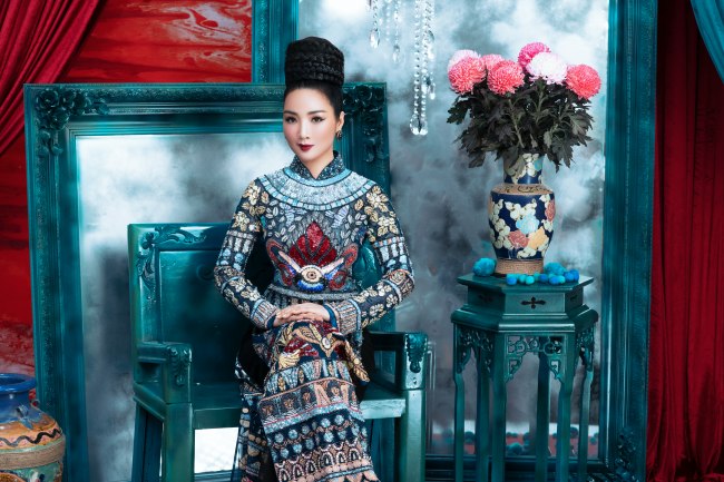 Hoa hậu Đền Hùng đẹp như tranh vẽ trong thiết kế áo dài đính kết - 4