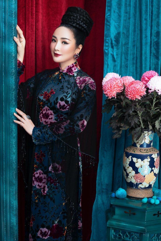 Hoa hậu Đền Hùng đẹp như tranh vẽ trong thiết kế áo dài đính kết - 5