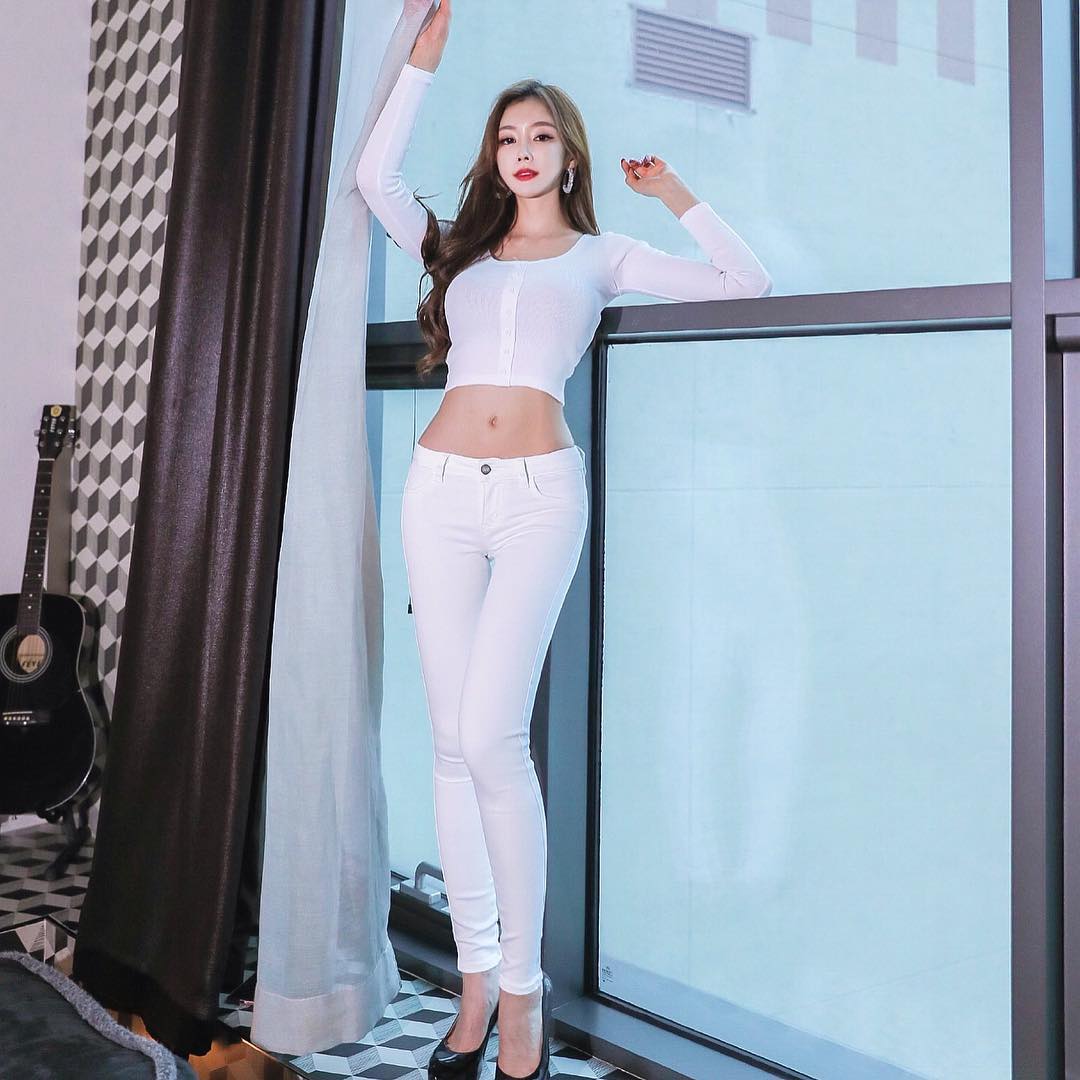 Người đẹp xứ Hàn chiếm spotlight trên phố là CEO kiêm người mẫu mặt xinh dáng chuẩn - 8