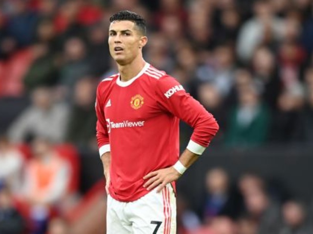 MU hòa “hú vía“: Ronaldo bị chê lười phòng ngự, chỉ chờ đồng đội phục vụ