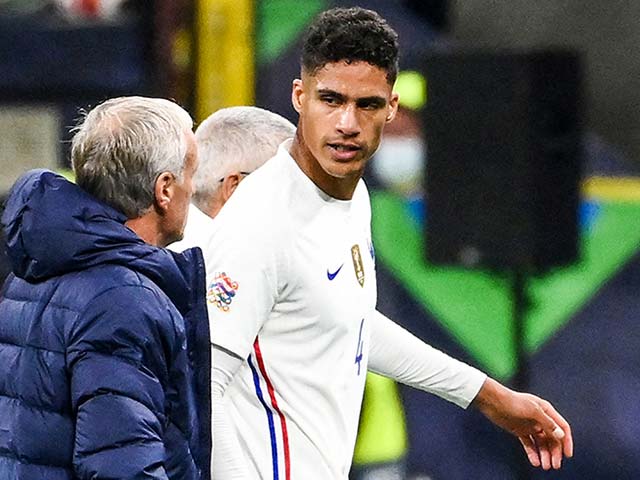 Varane chấn thương vẫn ăn mừng Pháp vô địch, fan MU lo “toang” hàng thủ