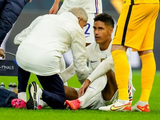 Tin mới nhất chấn thương của Varane: Lỡ đại chiến Leicester, MU lo sốt vó