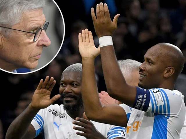 Drogba giải nghệ vẫn không tha “Giáo sư“ Wenger, ghi hat-trick ở tuổi 43