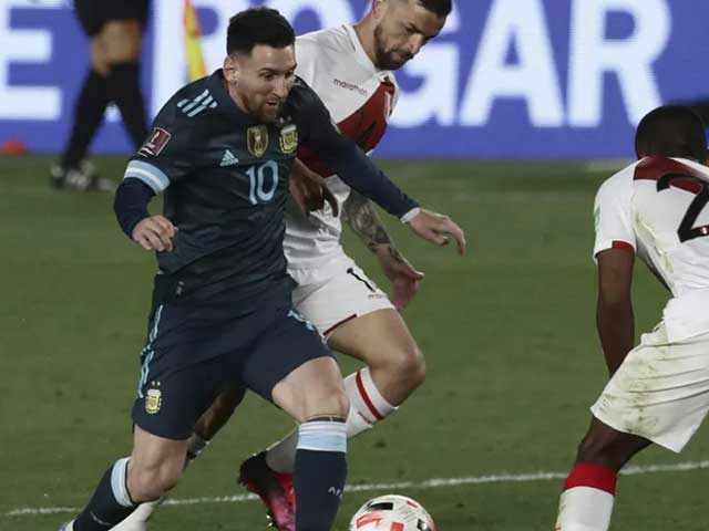 Messi bất ngờ tố trọng tài xử ép Argentina, tỏ thái độ trên mạng xã hội