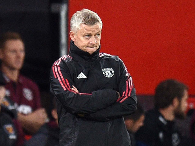 Tin mới nhất bóng đá sáng 17/10: Solskjaer sẽ không bị MU sa thải