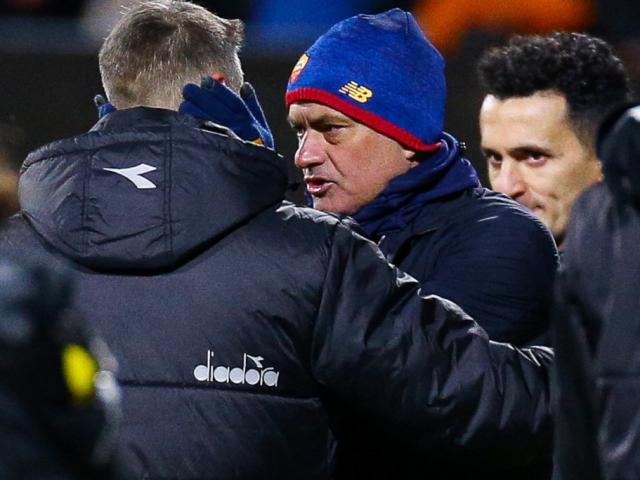 Roma - Mourinho thua sốc 1-6: Fan yêu cầu đi bộ 3.700km để tạ lỗi