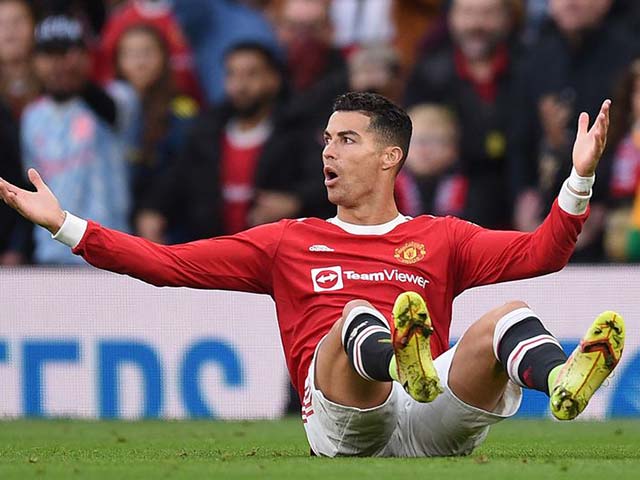 “Đại ca“ Ronaldo kêu gọi cầu thủ MU ủng hộ Solskjaer, bị dư luận cười nhạo