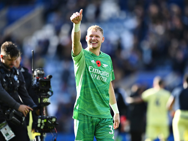 Thủ môn Arsenal cản phá xuất thần nhận “mưa“ lời khen, ăn mừng cực chất