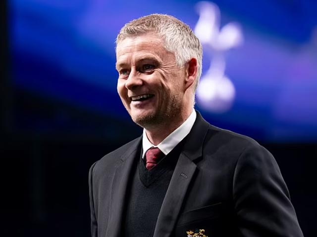 MU đại thắng Tottenham: Solskjaer khen Cavani nức nở, Ronaldo nói gì?