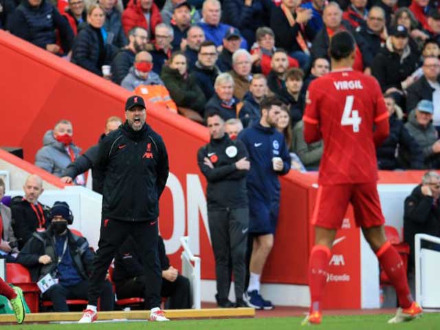 Liverpool rơi 2 điểm, thầy trò Klopp - Van Dijk cãi nhau ngay trên sân