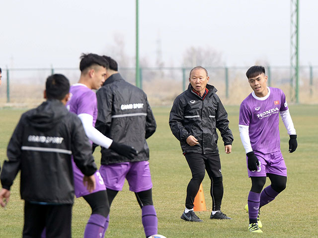 Thầy Park cho U23 Việt Nam tập sút 11m, đấu U23 Myanmar tranh vé nhất bảng