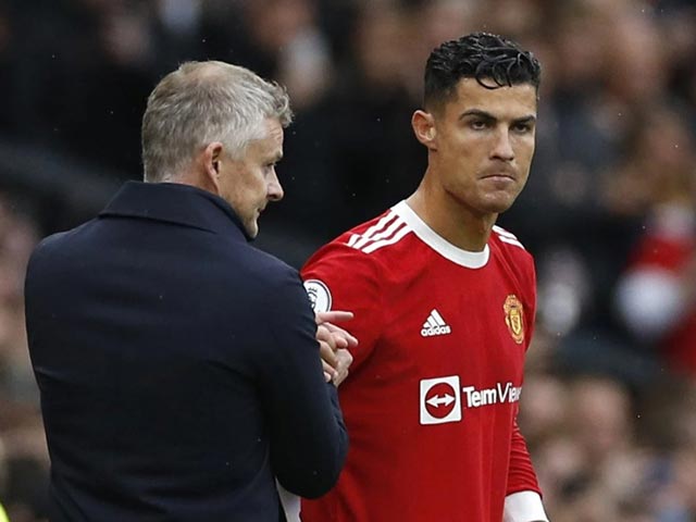 Ronaldo “vui trở lại” sau trận thua Man City, gây sốc chia tay MU cuối mùa?