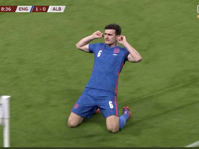 Maguire ghi bàn cho ĐT Anh & trượt cỏ ăn mừng, Roy Keane chê đáng hổ thẹn
