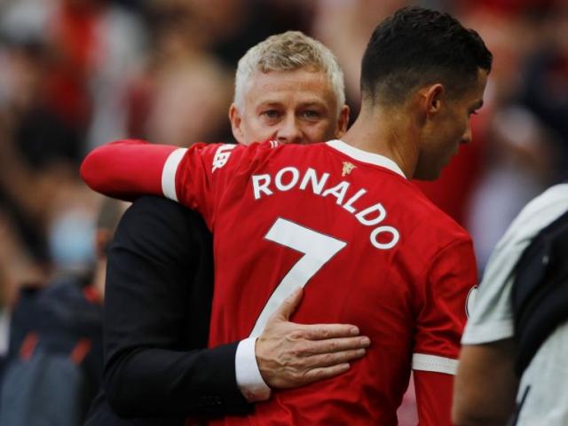 HLV Solskjaer & Ronaldo trở lại MU, dọa “bắt nạt” kẻ sa cơ ở Ngoại hạng Anh