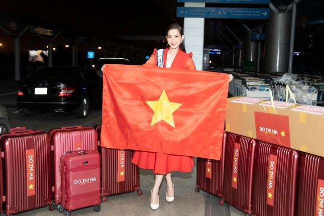 Đỗ Thị Hà diện áo cờ đỏ sao vàng nổi bật ở sân bay Mỹ, chuẩn bị nhập cuộc tại Miss World - 4