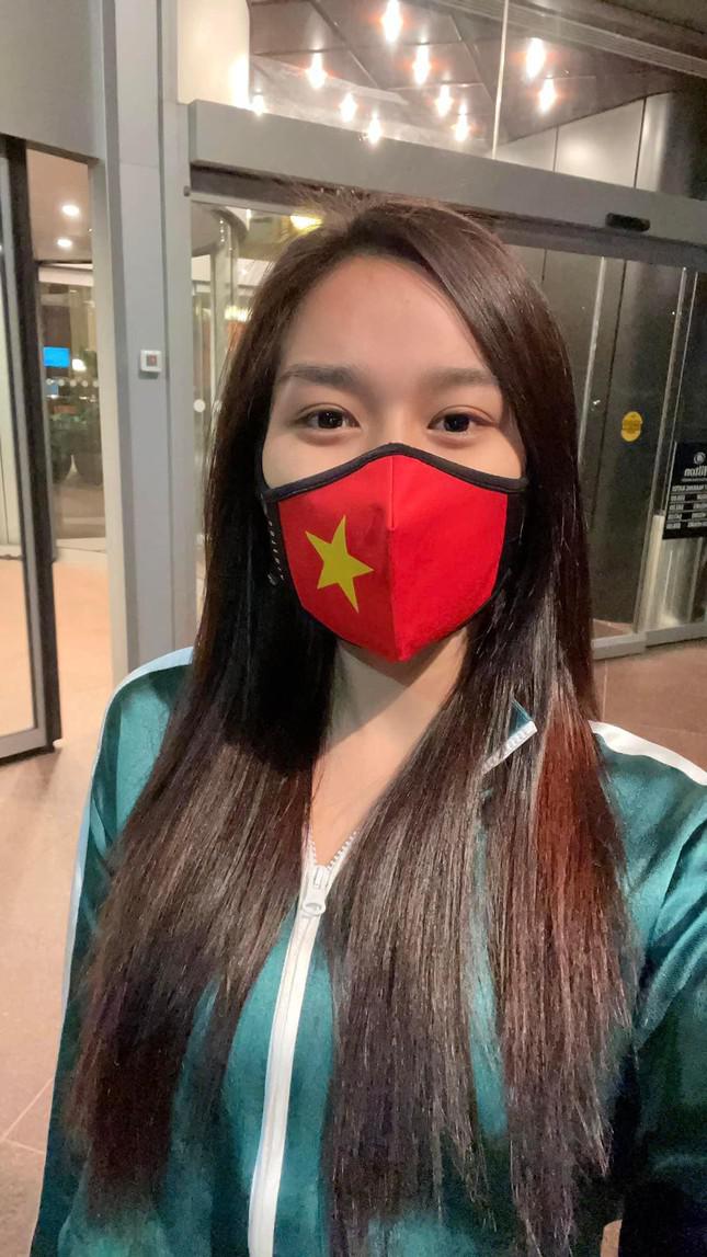 Đỗ Thị Hà diện áo cờ đỏ sao vàng nổi bật ở sân bay Mỹ, chuẩn bị nhập cuộc tại Miss World - 3