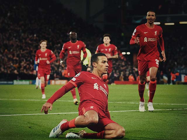 SAO Liverpool lập siêu phẩm sút xa khó tin, mang dáng dấp Paul Scholes