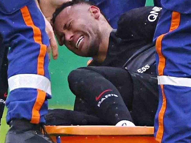 Neymar chấn thương rợn người ngồi ngoài tới năm 2022, PSG “méo mặt“