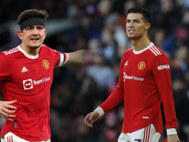 Maguire va chạm “tóe lửa“, Ronaldo 36 tuổi chạy như máy giúp MU thăng hoa