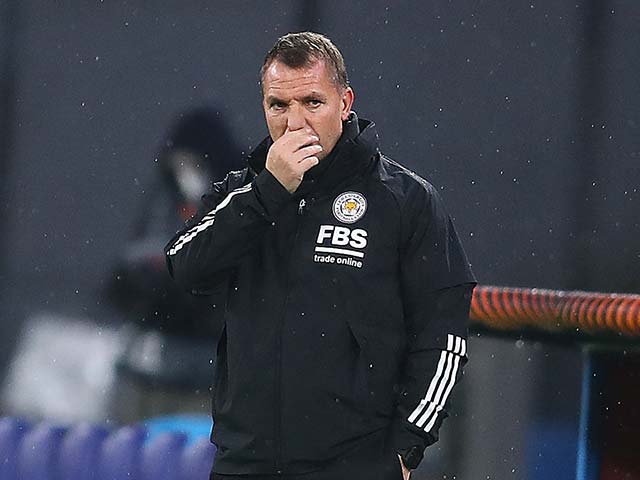 Rodgers chê Leicester ngây thơ bị loại cay đắng, HLV Napoli ăn mừng gây sốt
