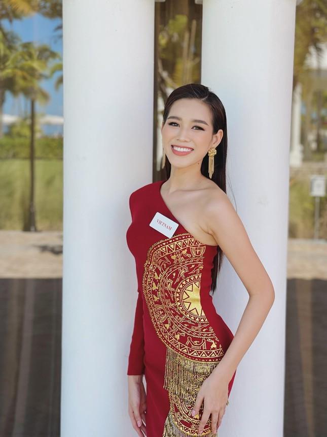 Hoa hậu Đỗ Thị Hà hé lộ trang phục sẽ mặc trong sự kiện đêm từ thiện của Miss World - 4