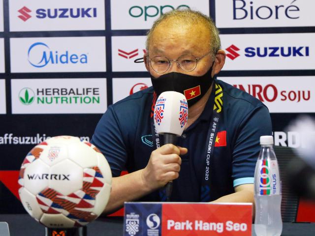 Họp báo ĐT Việt Nam đấu Campuchia: Săn vé bán kết AFF Cup, thầy Park nói gì?
