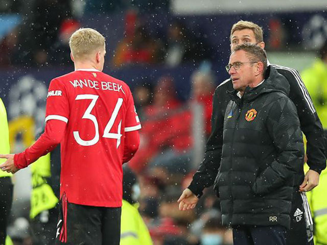 MU ngồi chơi xơi nước 16 ngày: “Bố già“ Rangnick đối mặt với 5 bài toán hóc búa