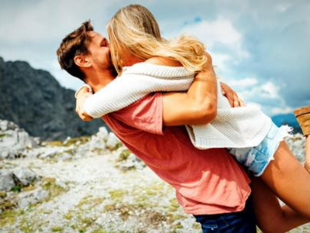 Ly hôn vì chồng… khỏe quá
