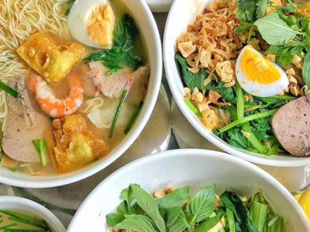 Lý do mỳ vằn thắn là món ăn Trung Hoa nhưng người Hà Nội cực thích và đi đâu để ăn ngon?