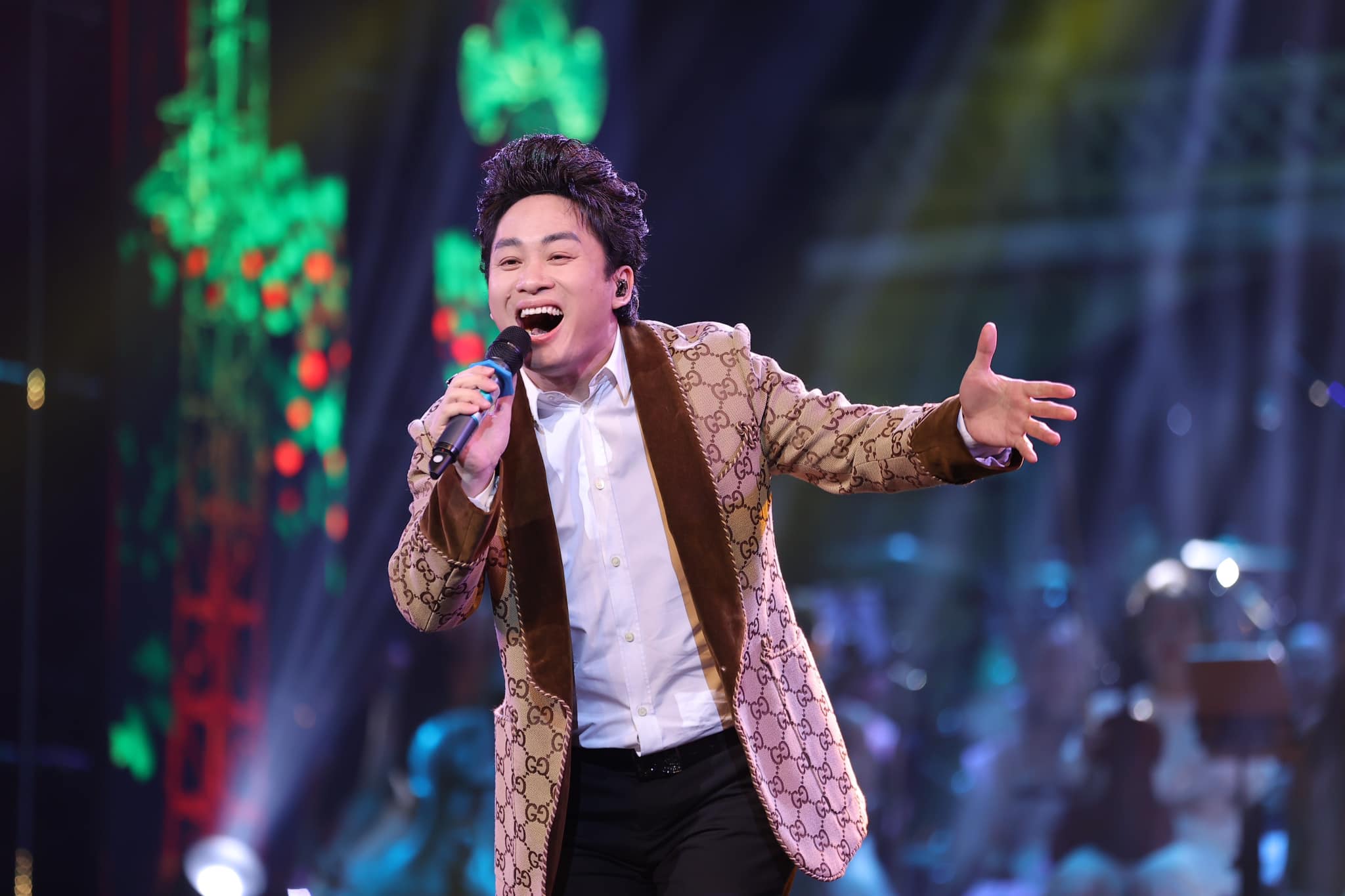 Nỗi sợ phía sau thành công của những ca sĩ 'có giọng' ở nhạc Việt: Trở thành 'thợ hát', 'máy hát' - 4